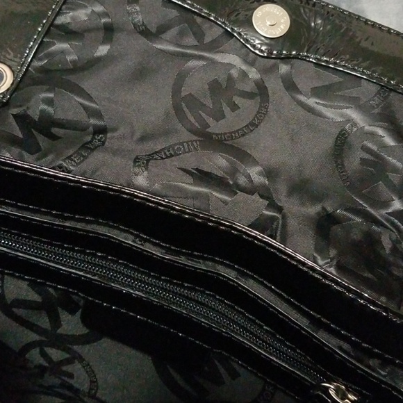 Michael Kors purse - Picture 2 of 5